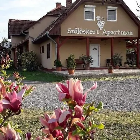 Szoloskert Apartman Διαμέρισμα *